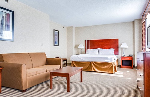 Central Business District Hotel | Lynchburg Grand Essential