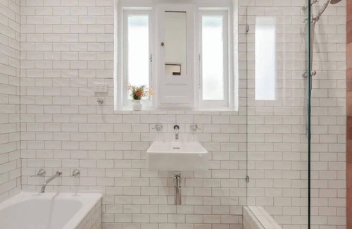 Brighton Apartment | " ‘Lynton-Sur-Mer’ - Beachside Apt"