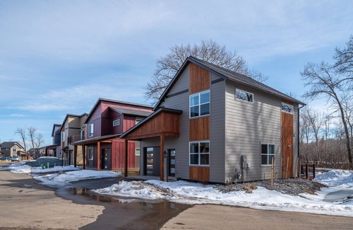 Four Corners House | Lyons Depot - Gallatin River Trail Access And Close to Bozeman Hot Springs.