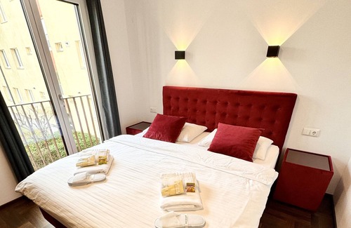Meidling Apartment | Möblierte Wohnung + Parkplatz und Terrasse