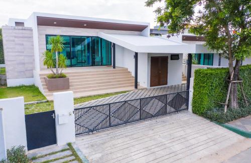 Na Chom Thian House | Mövenpick 3-Bedroom Pool Villa Beach Access, Na Jomtien Pattaya