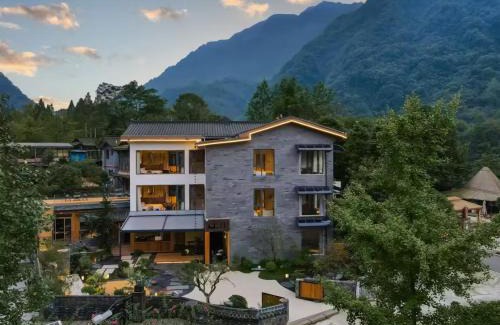 Dujiangyan Cabin | M Country Road 山行野奢影院温泉民宿