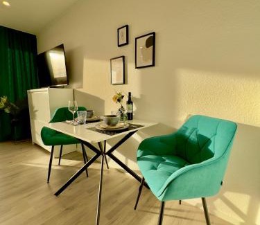 Kaiserslautern Apartment | M&D Apartments nähe Stadion mit Klimaanlage - Netflix - Küche - Sunset View - Balkon