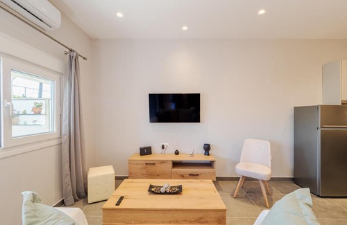 Alykes Apartment | M&K - Maria's Stylish Apartment near Alykes Beach