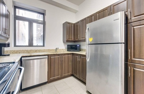 Milton Park Apartment | M11 | Boulevard Suites: Spacious 3-BR in DT MTL 2A