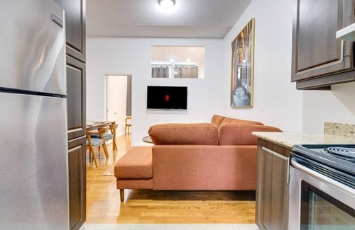Milton Park Apartment | M11 | Boulevard Suites: Spacious 3-BR in DT MTL 2A