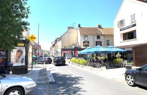 Quartier Centre Ville Apartment | M11 Le vieux MassyRER600mOrly20 minNetflixNeuf