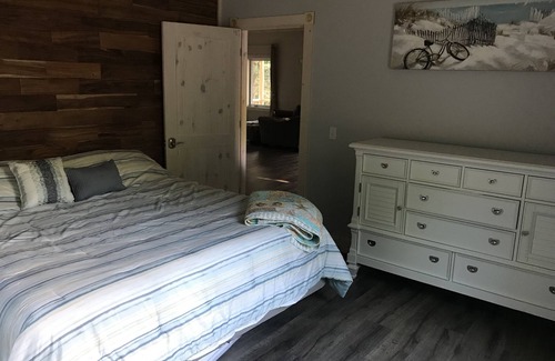 Maple City House | M22 Cabin ~ Just Minutes to Glen Arbor ~ Walk To Sleeping Bear Dunes Lakeshore!