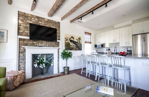 Cannonborough Elliotborough House | M3 at Saint Philip Square, One Block to King, Cozy Haven Perfect for Groups