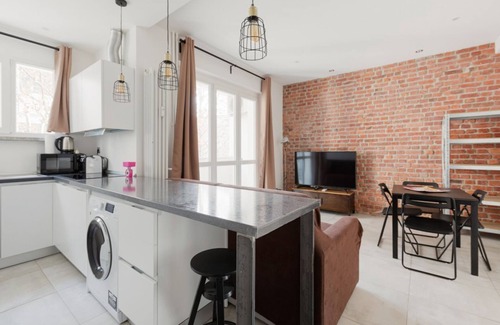 Acquabella Apartment | M4 Argonne Design Apartment with Balconies