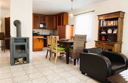 Neubukow Apartment | M9 Apartment with balcony on the edge of the forest in Ostseeland - 4-room apartment, wood-burning stove,