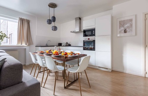 Wijk van de Squares Apartment | MA - Berlaymont VI - Three Bedroom Apartment, Sleeps 8