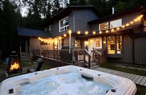 Sainte-Lucie-des-Laurentides House | Maison du lac, 5BR avec plage de sable, SPA et feu