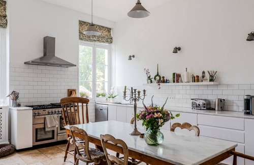 Sainte-Foy-la-Grande Villa | Maison Moulene - Ten Bedroom Villa, Sleeps 20