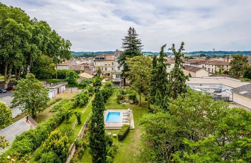 Sainte-Foy-la-Grande Villa | Maison Moulene - Ten Bedroom Villa, Sleeps 20