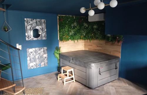 Pleugueneuc Apartment | Ma Petite Chambre Parisienne