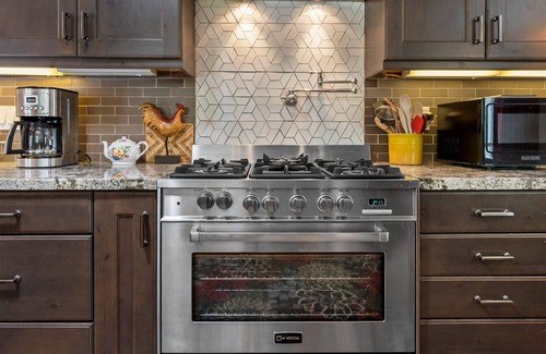 Healdsburg House | Maacama Pavone, sleeps 6, Pool, Spa, Pizza Oven