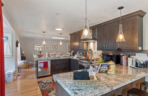 Healdsburg House | Maacama Pavone, sleeps 6, Pool, Spa, Pizza Oven