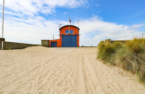 Caister-on-Sea Cottage | MABBY, character holiday cottage, with a garden in Caister-On-Sea