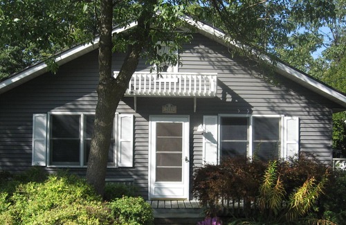 Holland Cottage | Macatawa Lake Breeze Cottage on State Park and Private Beach at Lk Mac