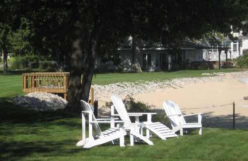 Holland Cottage | Macatawa Lake View Cottage by State Park and Bike Trails