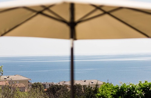 Bastia House | Macchione Villa, Sea View with Jacuzzi on Bastia