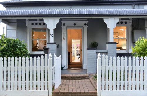 Dubbo House | Macleay Cottage with plunge pool and local arts