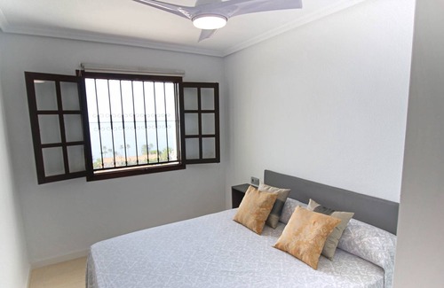 Santa Pola Apartment | Maclo: Fantástica Terraza al mar Frente a la Isla de Tabarca. Wifi. Smart TV