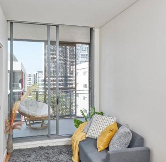 Macquarie Park Apartment | Macquarie Cozy Nest 2BR Train Shopping