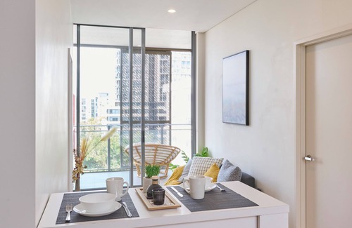 Macquarie Park Apartment | Macquarie Park vibrant 2-bedroom apartment