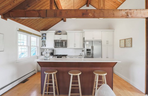 Madaket Cottage | Madaket 3B/2BA Cottage - Steps to WAVE, Millie's and Madaket Beach!