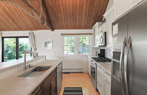 Madaket Cottage | Madaket 3B/2BA Cottage - Steps to WAVE, Millie's and Madaket Beach!