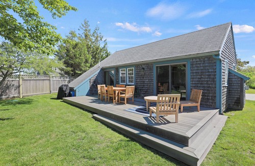 Madaket Cottage | Madaket 3B/2BA Cottage - Steps to WAVE, Millie's and Madaket Beach!