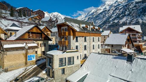 Vaujany Hotel | Madame Vacances Hotel Les Cimes