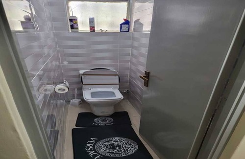 Nairobi West Apartment | Madaraka cosy suite