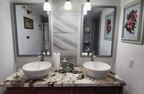 Many House | Madea's Place Unit B