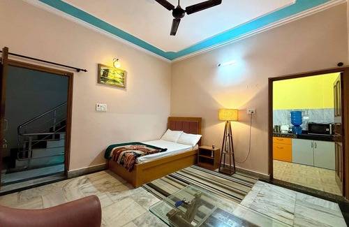 Varanasi Apartment | Madhuraj Villa Homestay