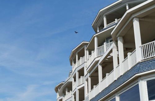 Madison Center Hotel | Madison Beach Hotel, Curio Collection by Hilton