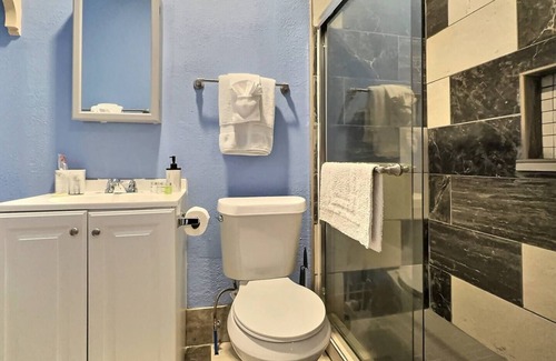 Montgomery Apartment | Madison The Discovery Flat; History Rich 1 Bd/1 Ba in MGM