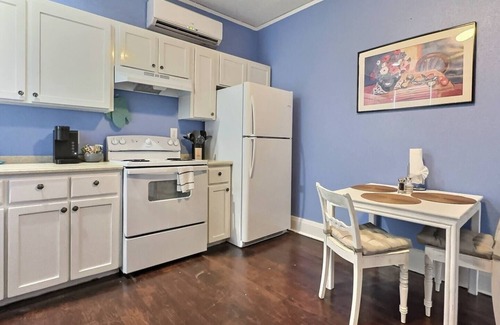 Montgomery Apartment | Madison The Discovery Flat; History Rich 1 Bd/1 Ba in MGM