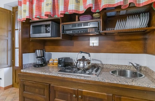 Casamaggiore Apartment | Madone E, apartment in agriturismo. Pool, WiFi, tennis