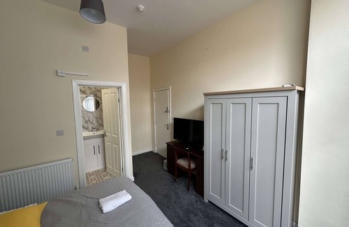 Birmingham Bed & Breakfast | Madonna Villa.Home away from Home!