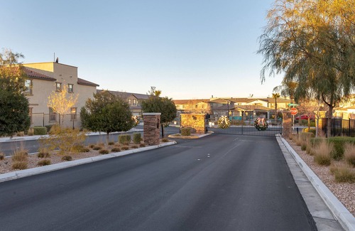 Rhodes Ranch House | Madori Vista in the Prominent Southwest. 31+ days only