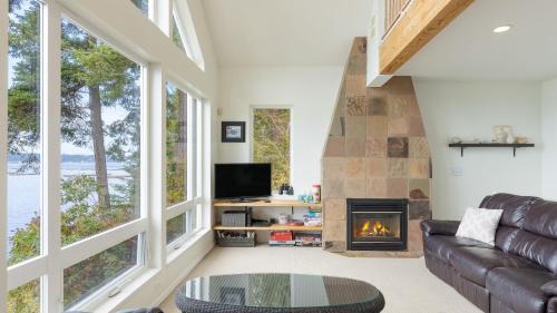 Coupeville House | Madrona Beach House by AvantStay Waterfront Home