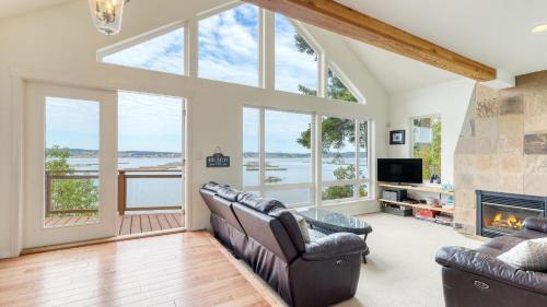 Coupeville House | Madrona Beach House by AvantStay Waterfront Home