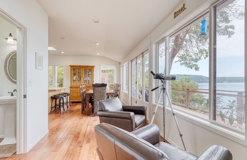 Coupeville House | Madrona Beach House by AvantStay | Waterfront Home