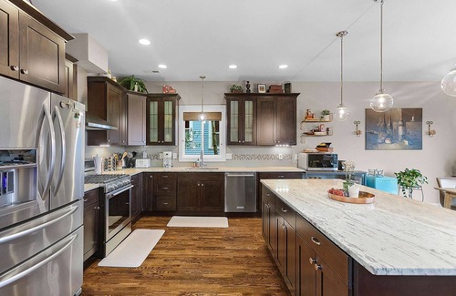 Madrona House | Madrona Bliss: A Modern Escape