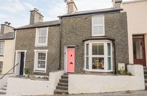 Borth-y-Gest House | MAENLLWYD, pet friendly, character holiday cottage in Porthmadog