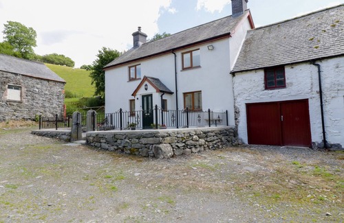 Corwen Cottage | MAERDY COTTAGE, family friendly, character holiday cottage in Corwen