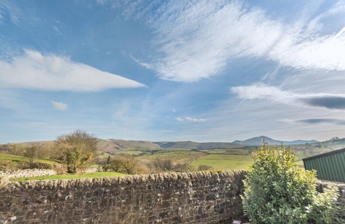 Uldale House | Maes Shepherds Hut - One Bedroom House, Sleeps 2